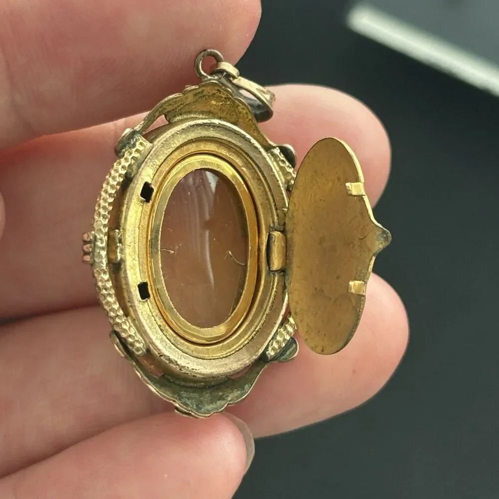 Vintage AMCO 1/20 10K GF Shell Cameo Locket Pendant Gold Filled